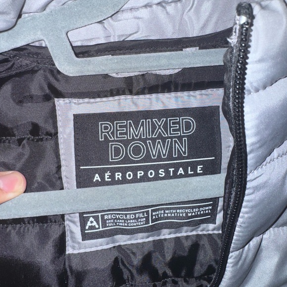 Aeropostale Gray Quilted Puffer Vest with Stand-Up Collar and Full-Length Zipper - Picture 3 of 3